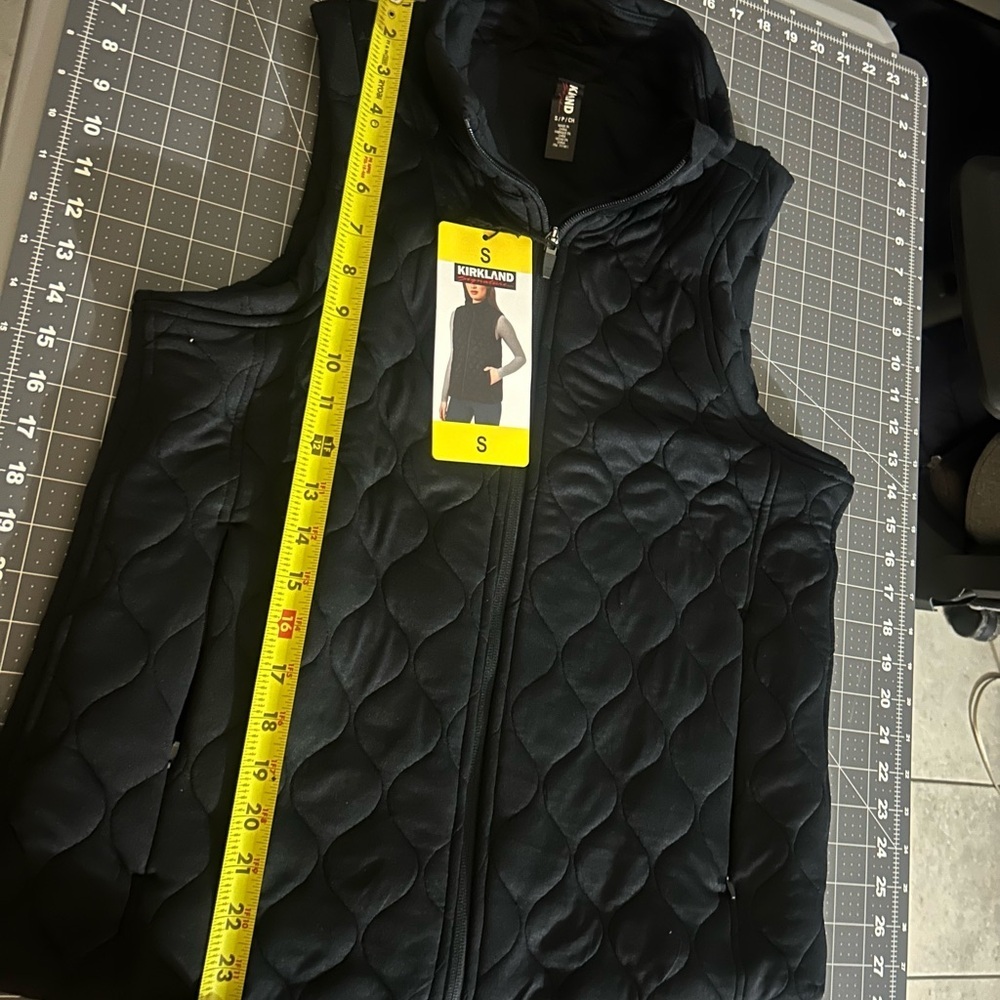 Kirkland Signature Dark Quilted Vest - Picture 4 of 5